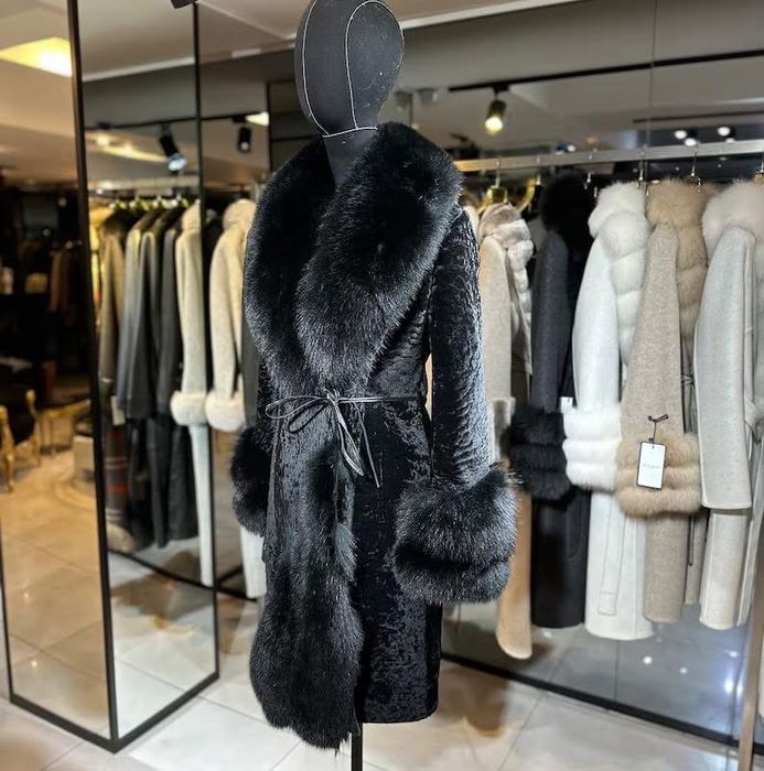 Палто от астраган с естествен косъм лисица