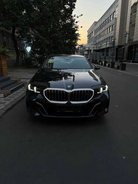 BMW i5 50l natariusga tayyor