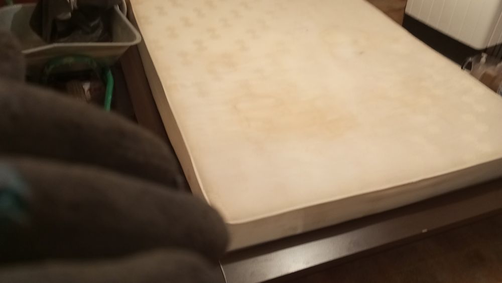 Диван сатылады .