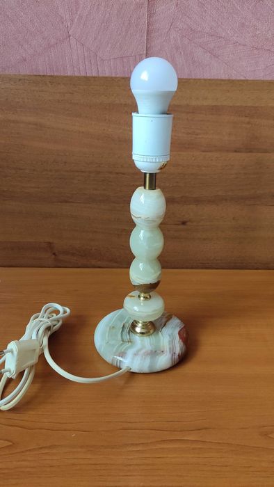 Масивна настолна лампа от естествен оникс и месинг