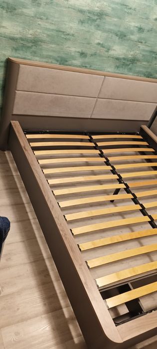 Продам двуспальную кровать