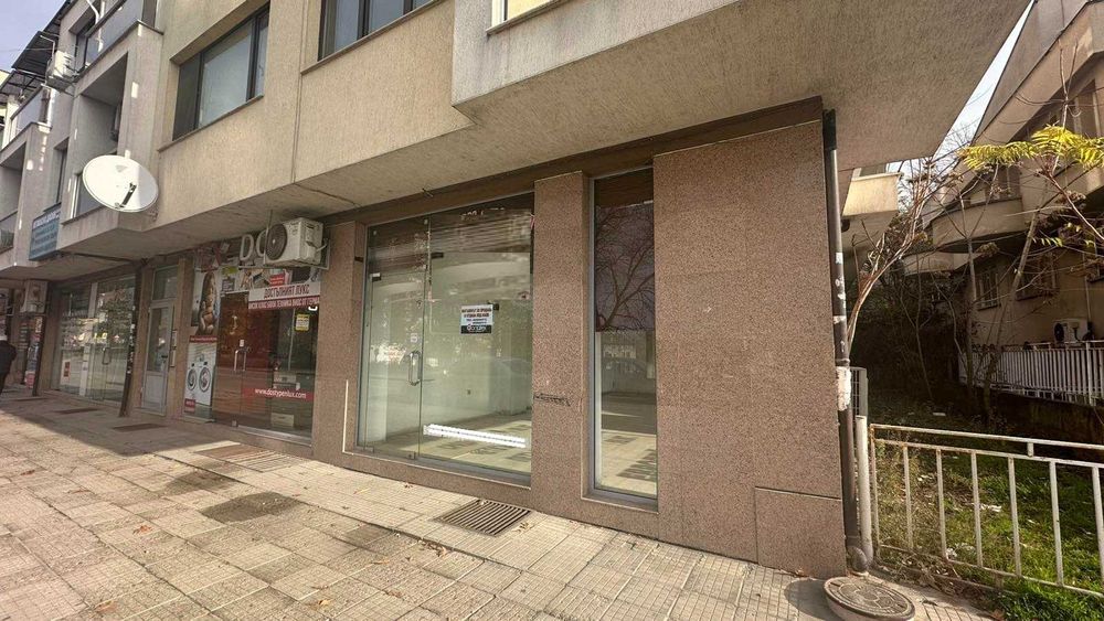 Продава се Магазин в Карлово - 185 кв.м за 607 €/кв.м - Снимка #1