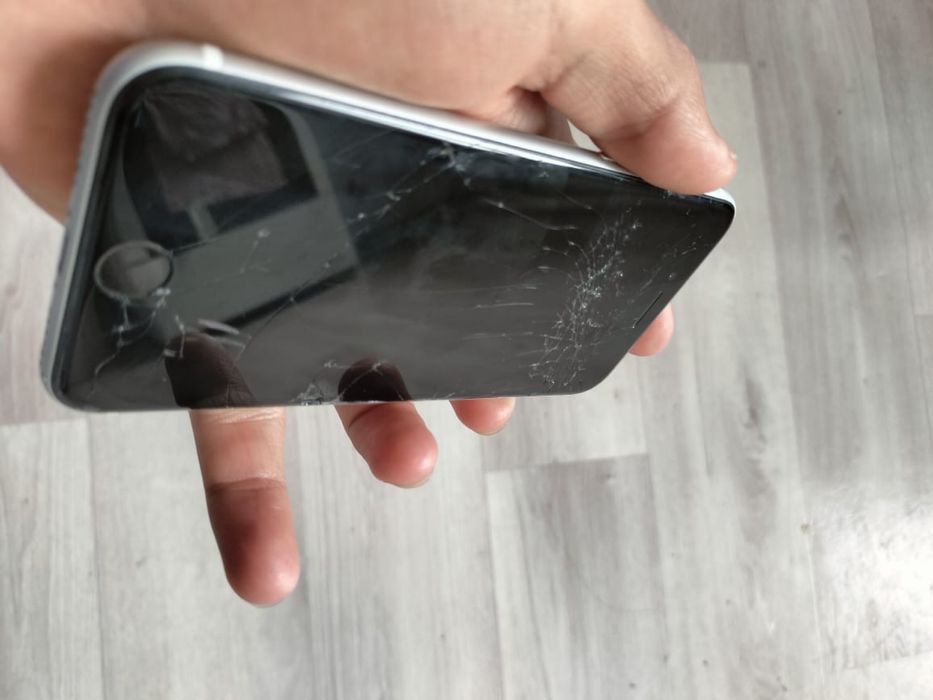 продам iPhone SE 2020