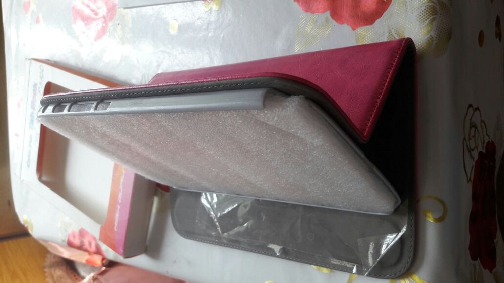 Продам чехол на планшет ipad mini 10дюймовый.