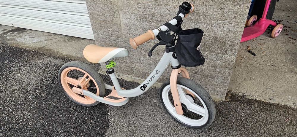 Детско колело за баланс Kinderkraft Space корал