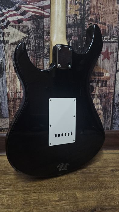 Yamaha Pacifica 112
