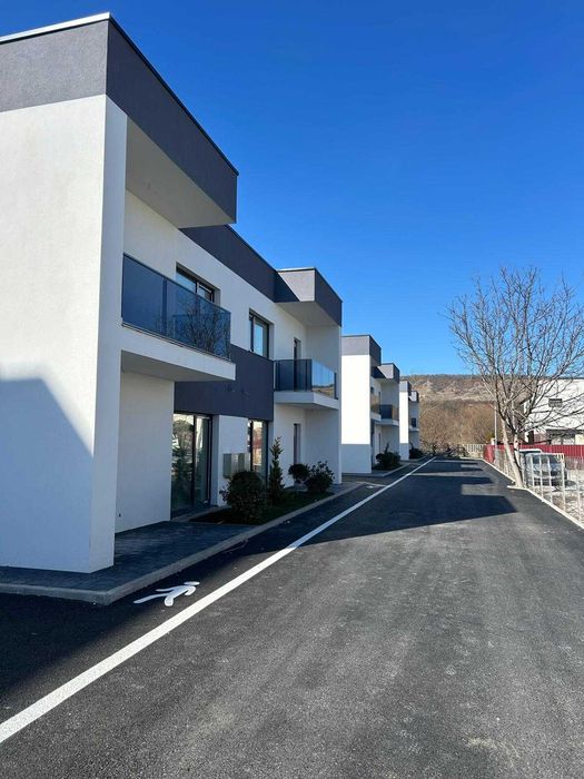 Duplex 5 cam.finisat/133 mp utili+Teren/Zona Tineretului/Comision 0%