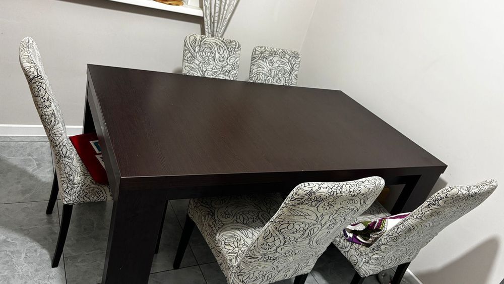 Стол со стульями