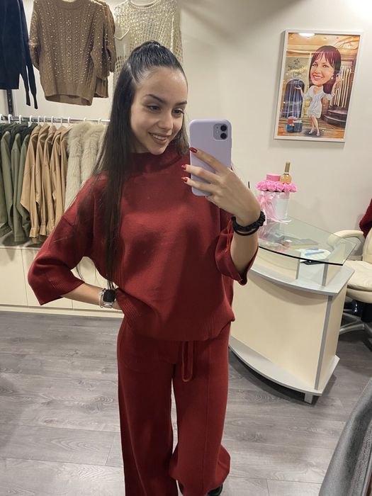 Мек и топъл сет наличен в черно и бордо универсален размер