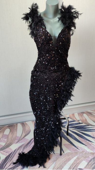 Официална рокля с пайети и пера