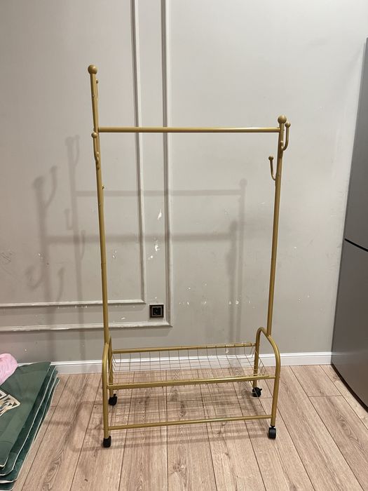 Вешалка наполный