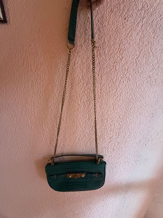 кожена чанта Guess