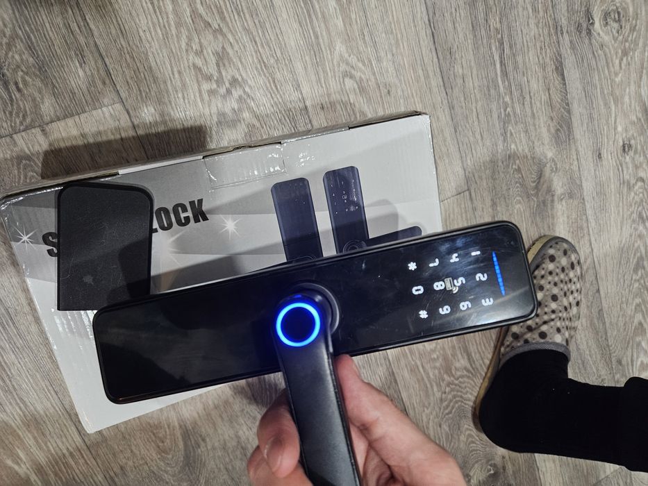 Умный дверной замок