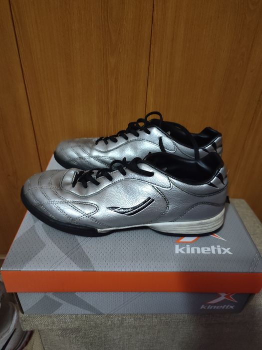 Продам бутсы футбольные