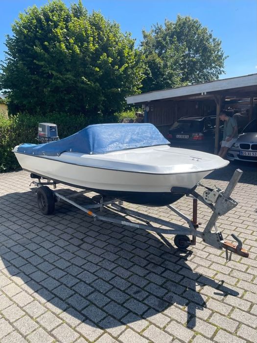 Barca cu motor si peridoc