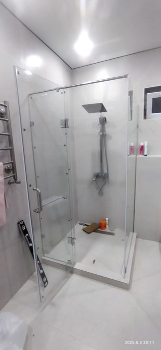 Стекляни душевые кабина