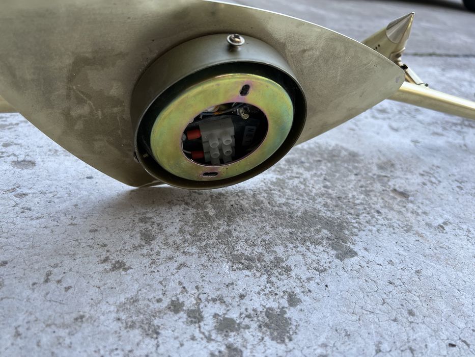 Lustra aurie cu becuri