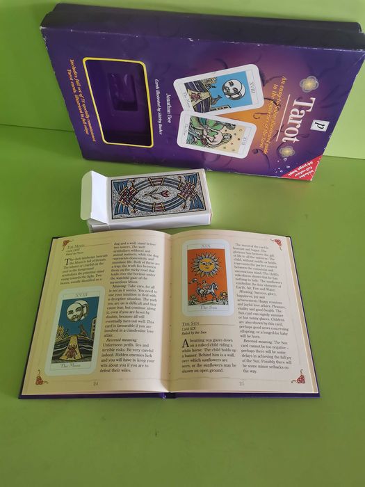 Carti Tarot Jonathan Dee. Set Tarot ilustrat, ghid ilustrat în engleză
