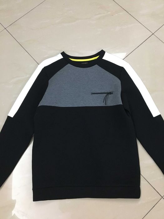 Bluza "Review" noua