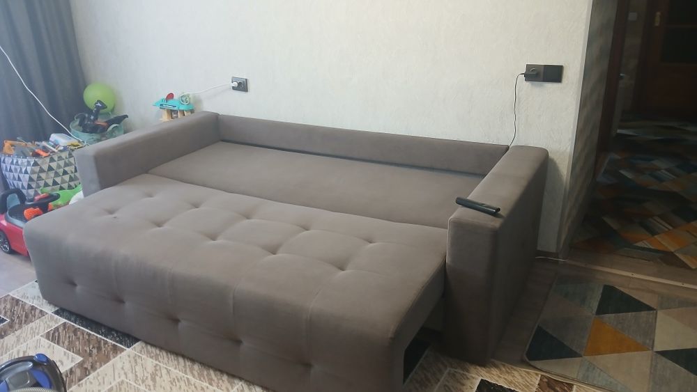Здравствуйте. Продаётся диван
