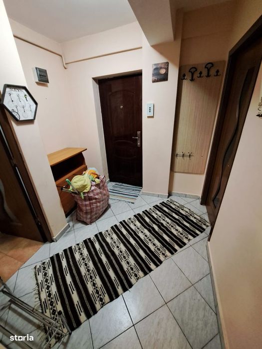 Garsoniera confort sporit, Ipotesti