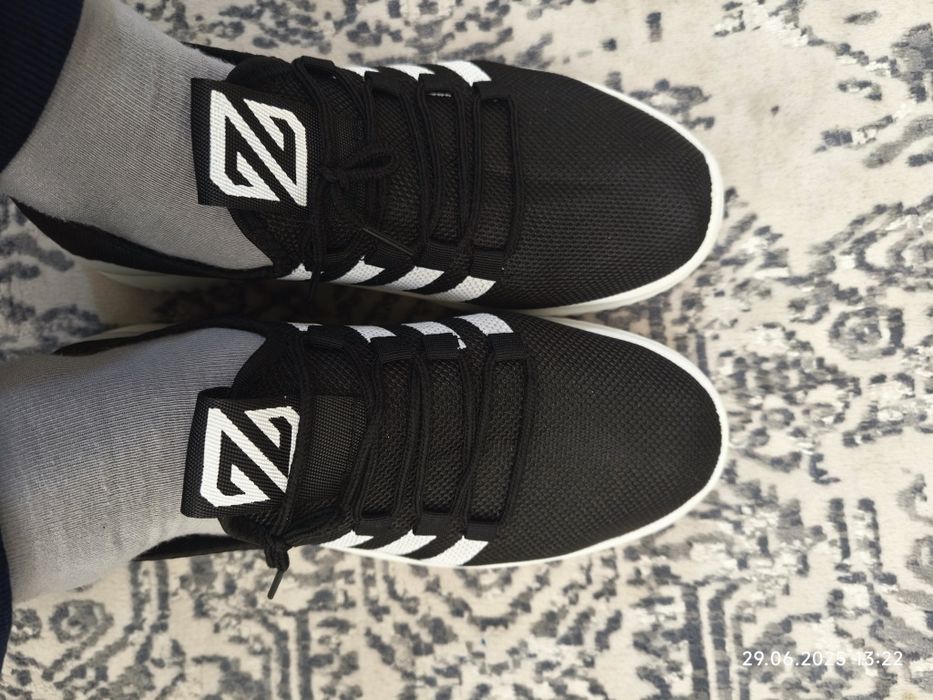 Продам кроссовки мужские