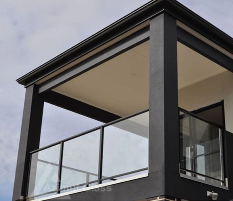 Стеклянное перила из чорнога  метала