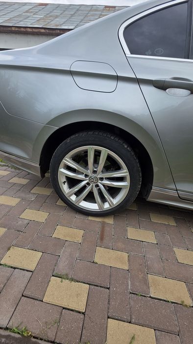 PASSAT  R-line 2015 1,6 tdi manual 8700e