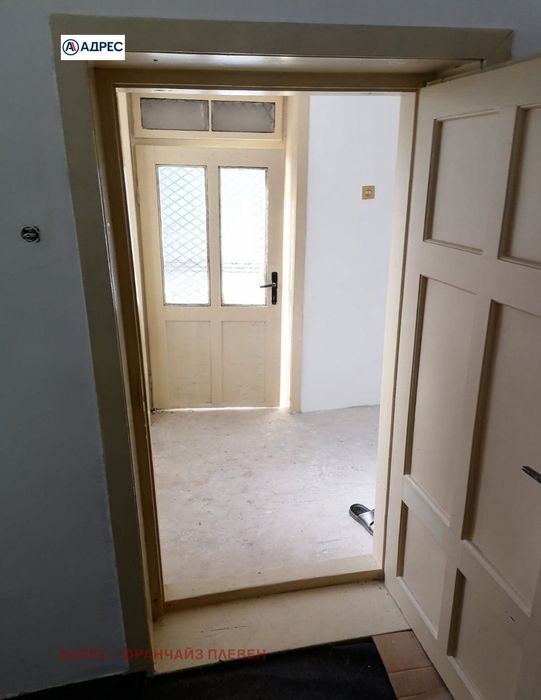 Къща в Плевен, област-с.Крушовене площ 60 цена 16000