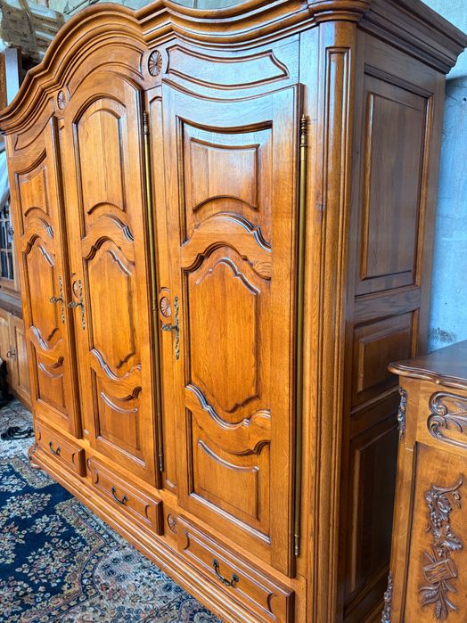 Масивен дъбов гардероб