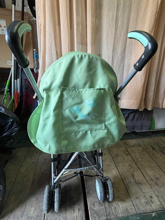 Детска количка в отлично състояние, лека и маневрена "bertoni"