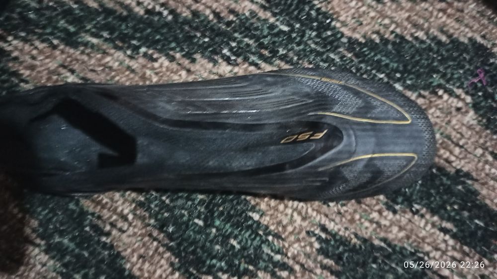 Adidas F50 butsa sotiladi