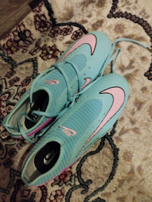 Бутсы 42 размер (маломерка)  новые со шнурками