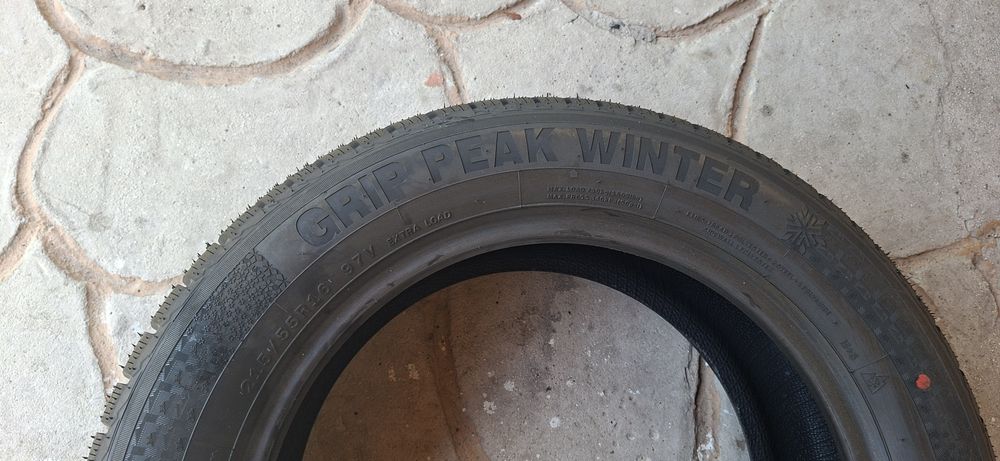 2 броя нови зимни гуми "Crosswind Grip Peak Winter" 215* 55*16