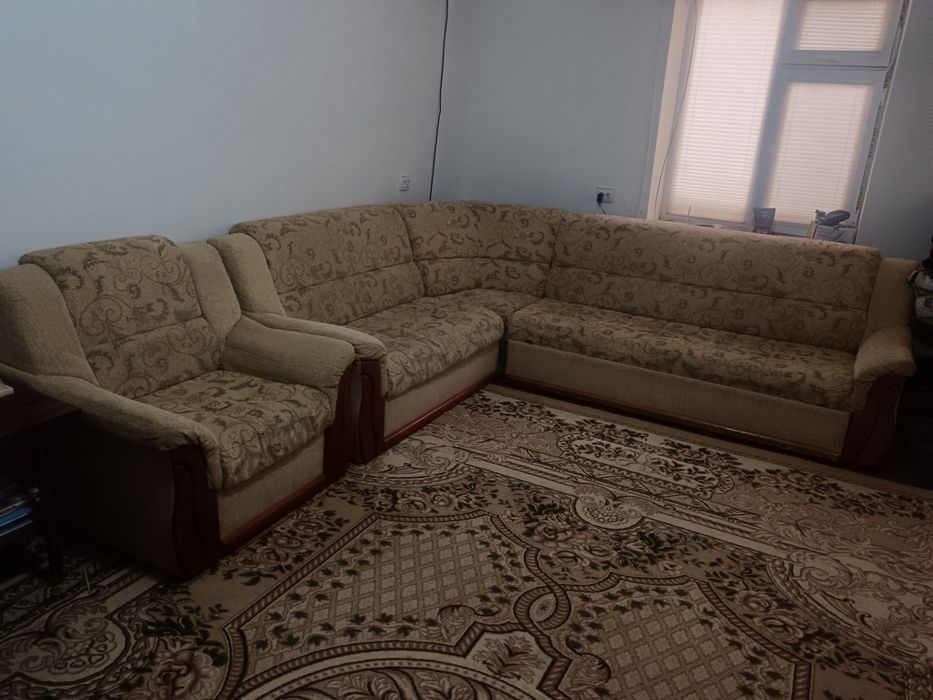 Диван уголок сотилади