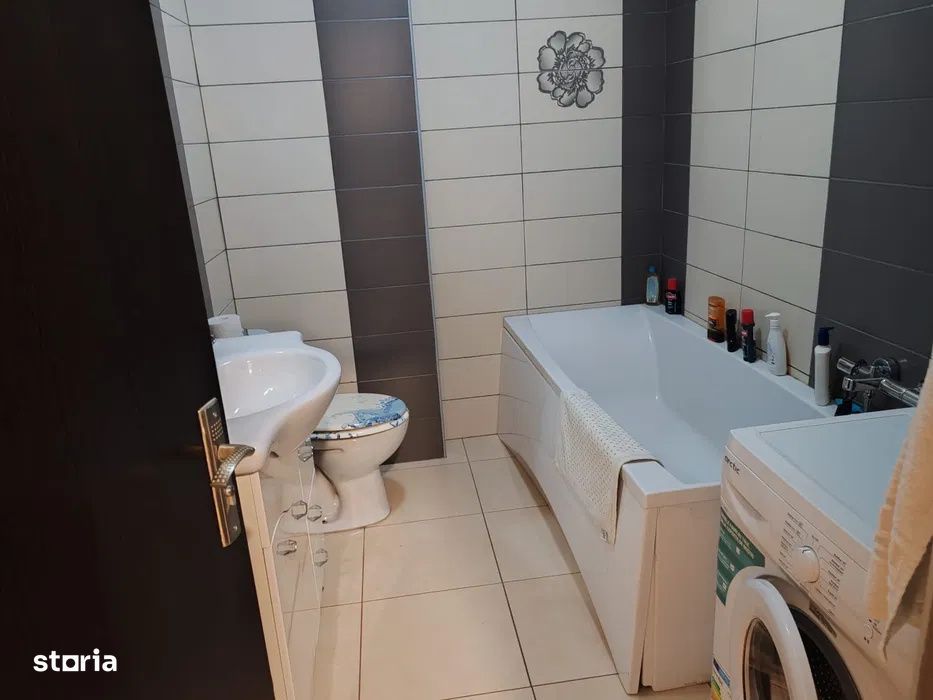 Apartament cu 2 camere, 55 mp, decomandat, etaj intermediar,  zona Edg