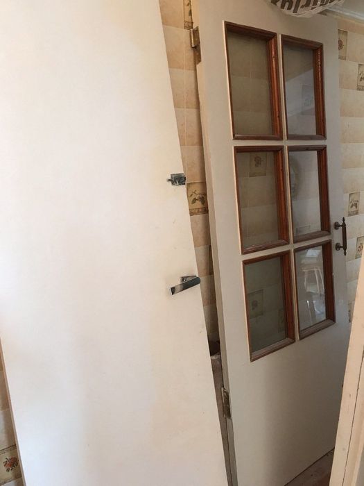 Двери со стеклом и без.