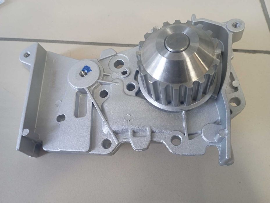 Помпа Lada Largus 16 кл.  Рено Логан, Лада Ларгус.