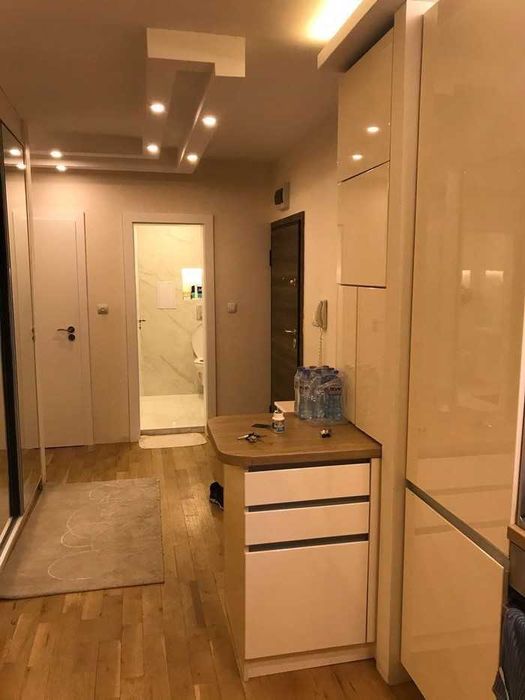 Дава се под наем Двустаен апартамент в София, Център - 60 кв.м за 392.7 € - Снимка #2