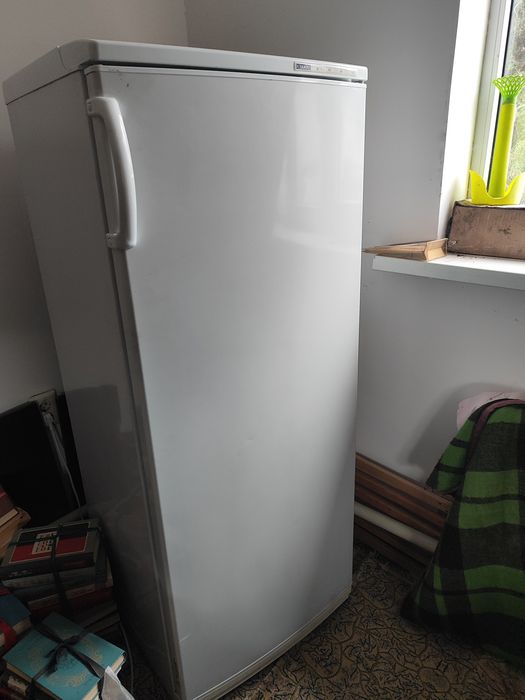 Морозильник Atlant Атлант 240 л белый