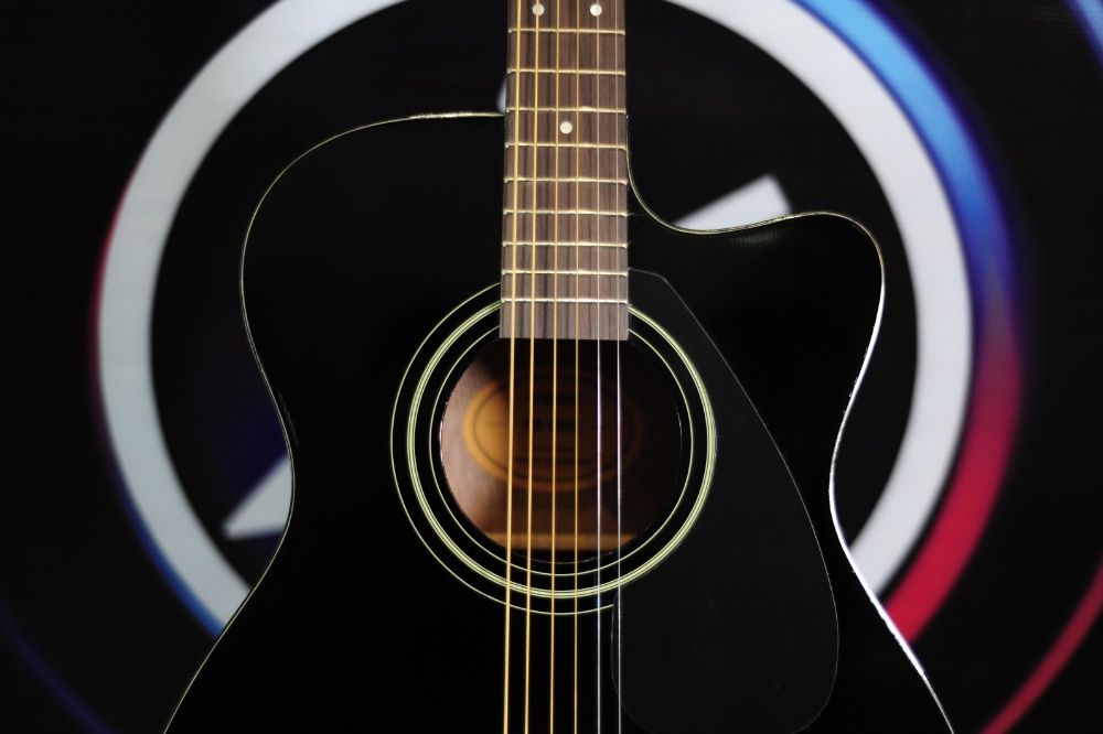 )Акустическая гитара YAMAHA FS100 с вырезом