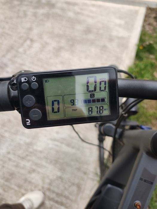 Vând bicicleta electrică