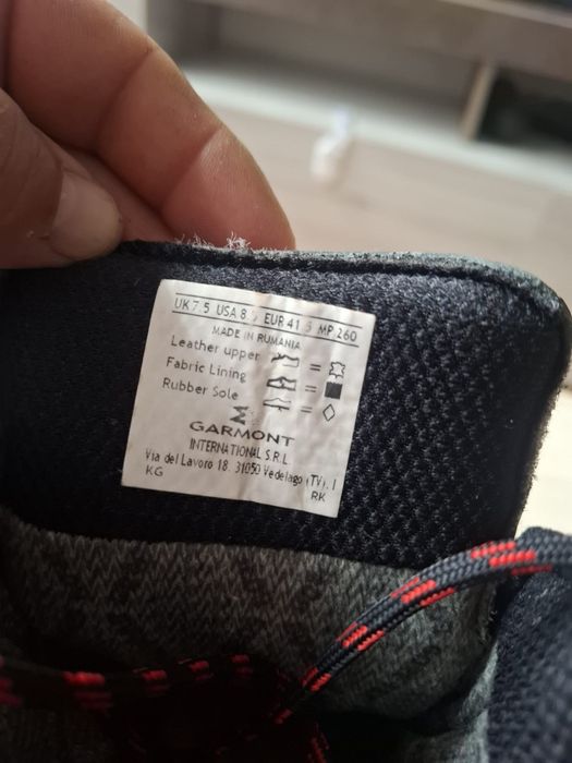 Vând bocanci garmont