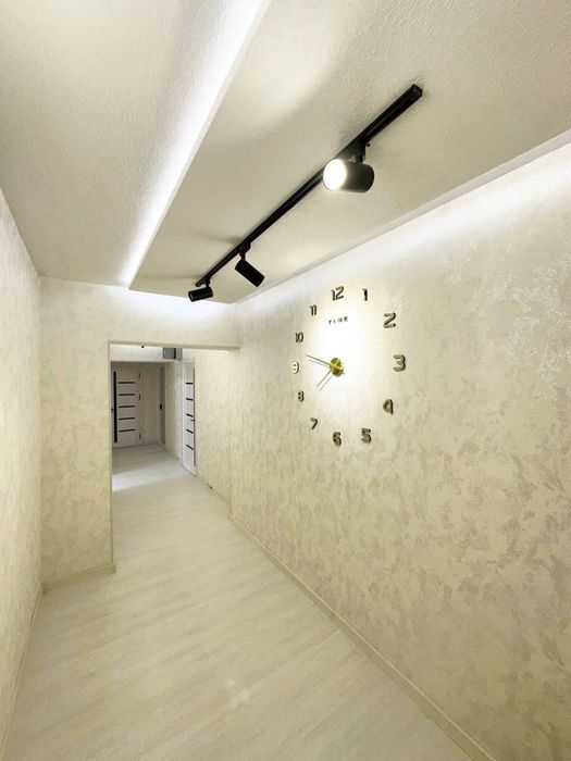 5 rooms, 2 WC, 2 entrans, kitchen, 128m2, 1st floor of a 9-story build