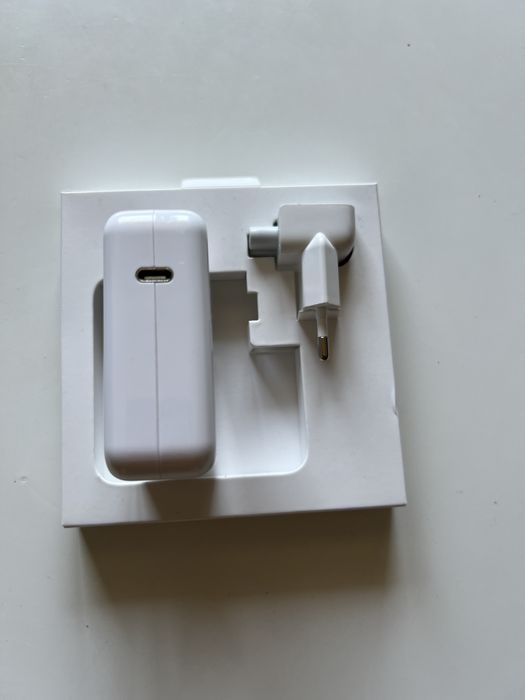 Оригинално зарядно за MAC BOOK. Model - 1947.  Type-C.