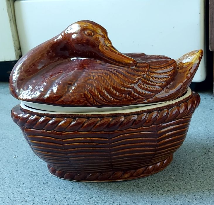 Продам посуду (утятница)