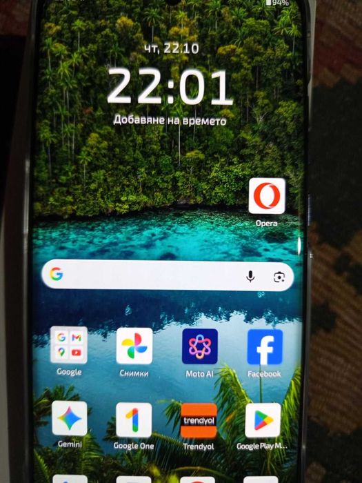Телефон чисто нов