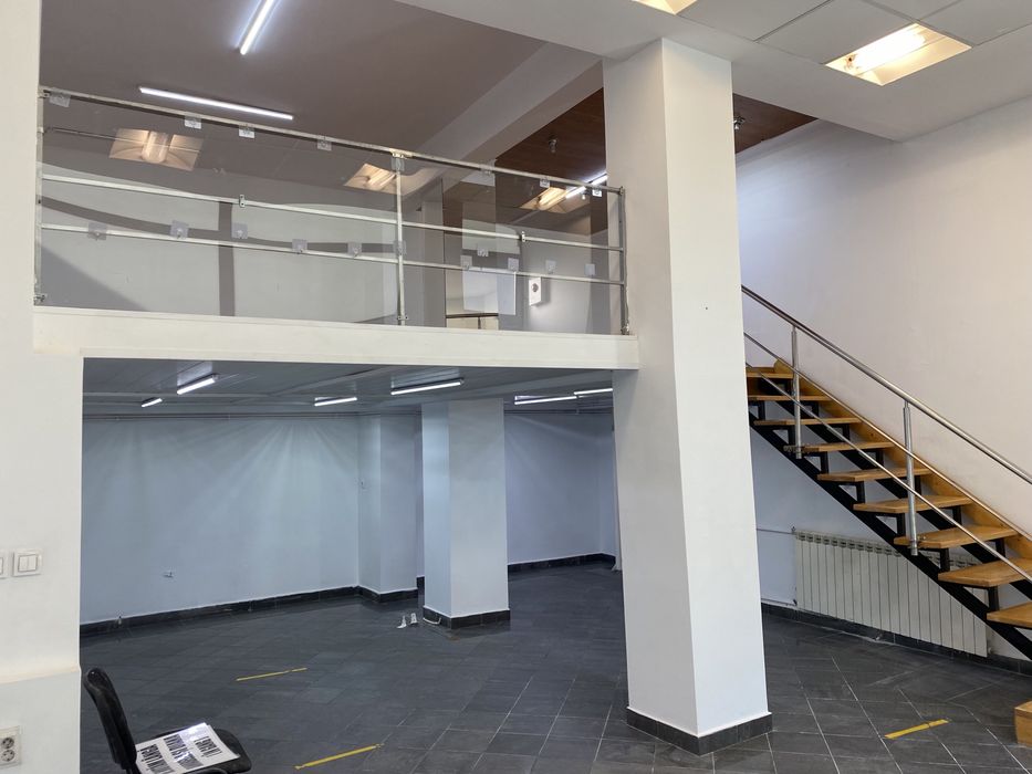 Spatiu central    80 m. RM VALCEA Chirie. Vanzare  Bulevardul NICOLAE BALCESCU NR 1