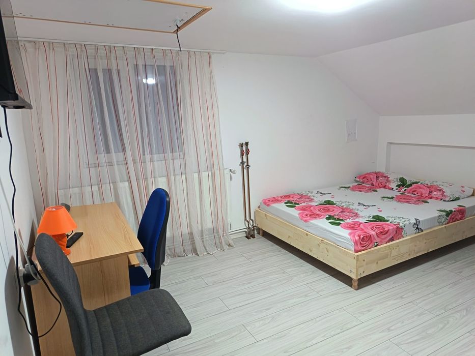 Vând casă masardată la țară