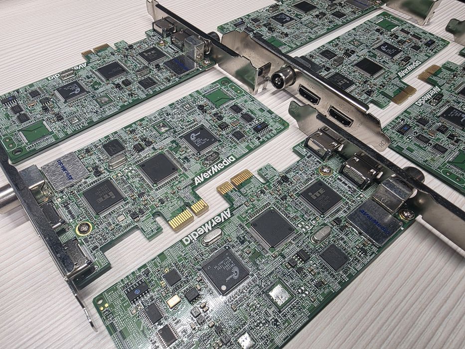 Vand Placa captura AVerMedia AVerTV CaptureHD H727 E 6 bucati